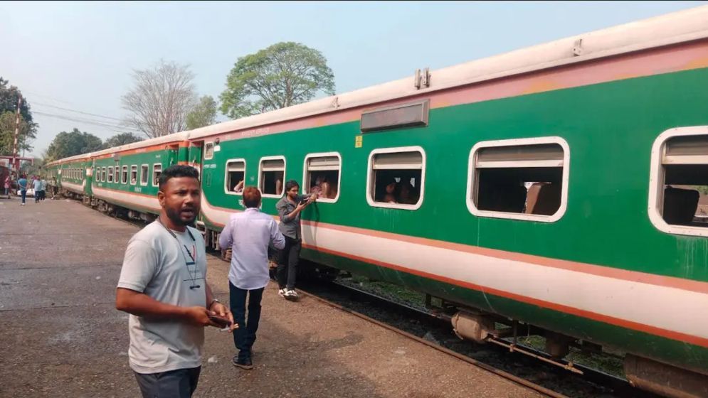 ৩ ঘণ্টা পর সিলেটের সঙ্গে সারা দেশের রেল চলাচল স্বাভাবিক