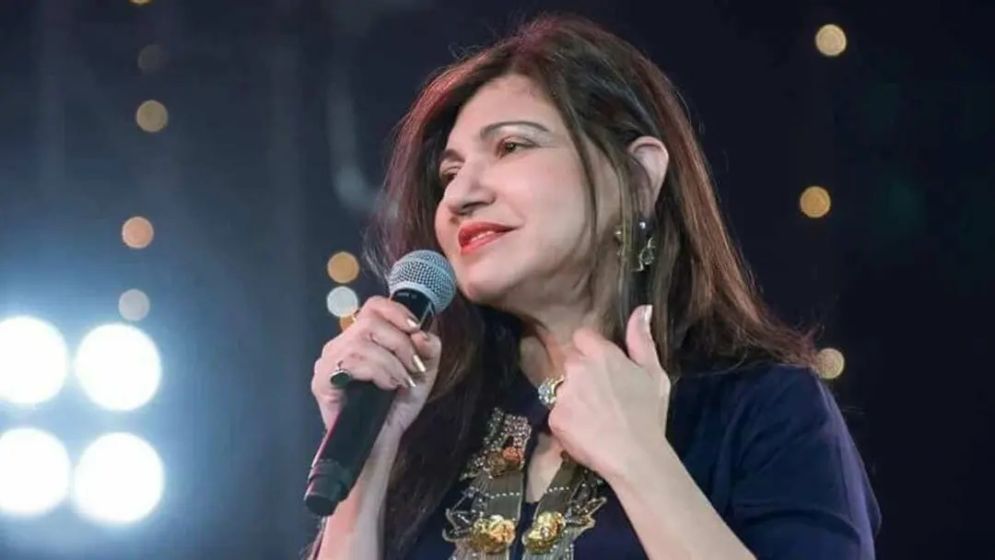 শ্রবণশক্তি হারিয়ে গান থেকে দূরে বলিউডে রাজত্ব করা কণ্ঠশিল্পী অলকা