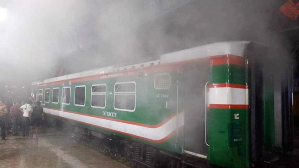 উপবন এক্সপ্রেসে আগুন, সিলেটের সঙ্গে রেল যোগাযোগ বন্ধ