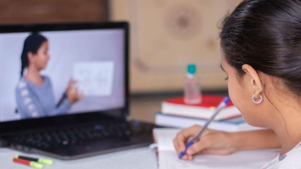 অনলাইন ক্লাসের তীব্র প্রতিবাদ, ৪ প্রস্তাব অভিভাবকদের