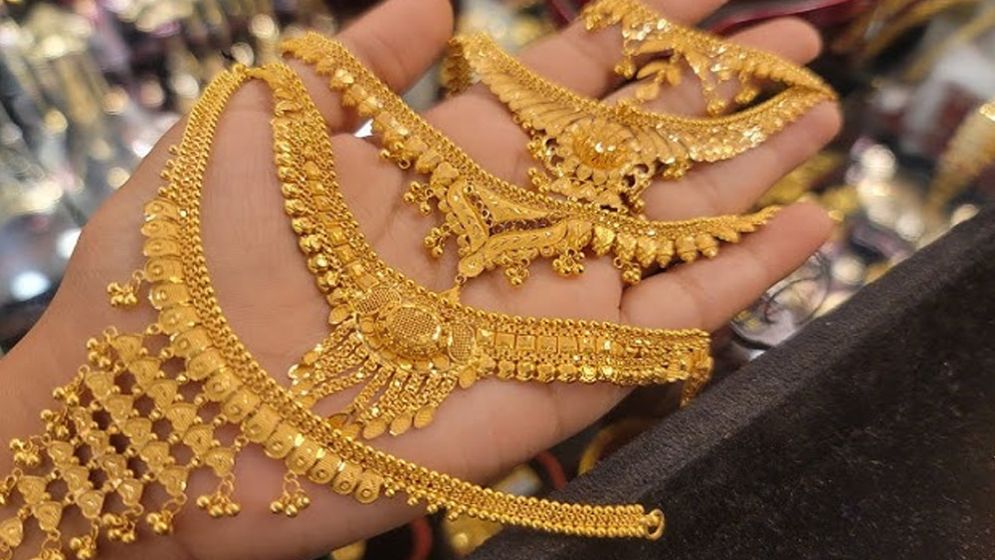 দাম বাড়ার পর আজ নতুন দরে বিক্রি হচ্ছে সোনা