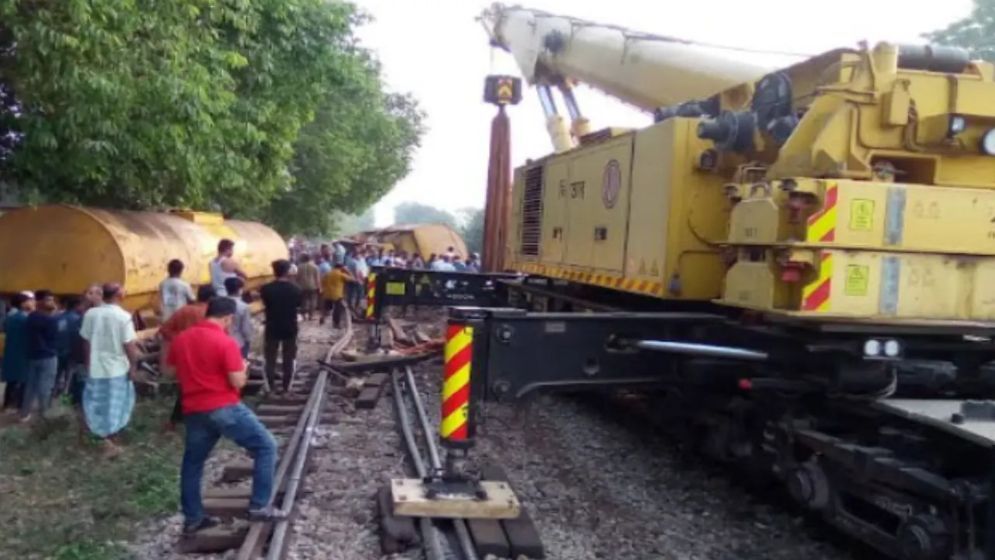 ১৪ ঘণ্টা ধরে বন্ধ সিলেটের সঙ্গে সারা দেশের রেল যোগাযোগ