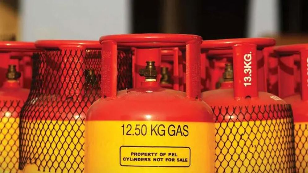 এলপি গ্যাসের দাম একলাফে বাড়ল ৩৮৭ টাকা