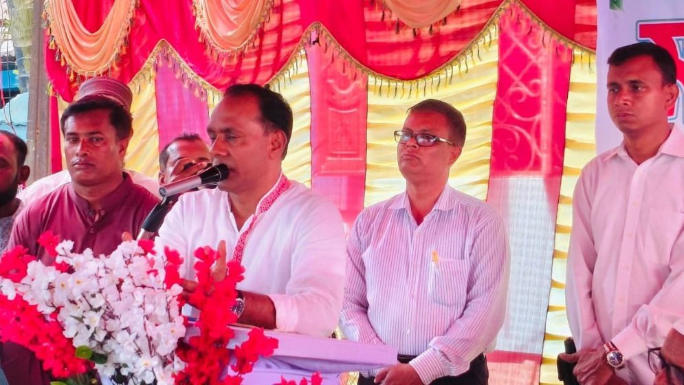 রাজনীতি করতে হলে শিক্ষকতা পেশা ছেড়ে দেওয়ার আহ্বান ডেপুটি স্পিকারের