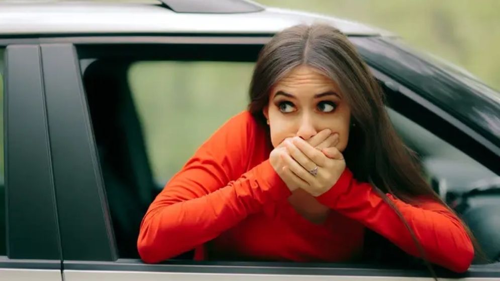 ভ্রমণে বমি ভাব কাটানোর গোপন টিপস