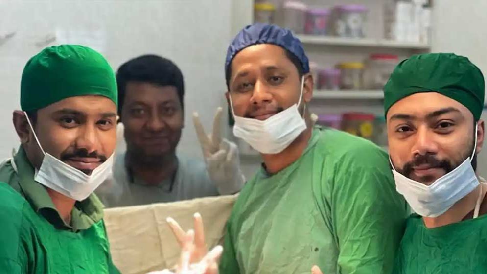 নারীর পেট থেকে ৮ কেজি ওজনের টিউমার অপসারণ