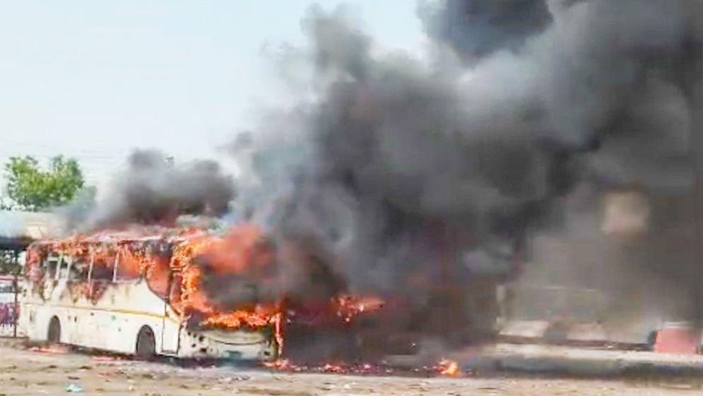 কুমিল্লায় একসঙ্গে ৩ বাসে আগুন