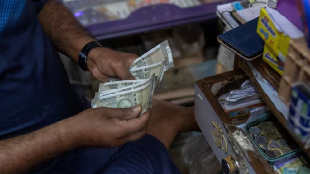 রুপি ও বন্ডে নজর, আরবিআইয়ের সিদ্ধান্তের অপেক্ষায় বাজার