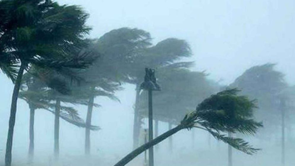 সকালের মধ্যে ঢাকাসহ যে ১৩ জেলায় ৬০ কিমি বেগে ঝড়ের আশঙ্কা