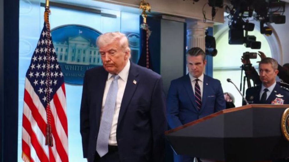 ট্রাম্পকে অপসারণের ডাক দিল মার্কিন কংগ্রেসম্যানরা