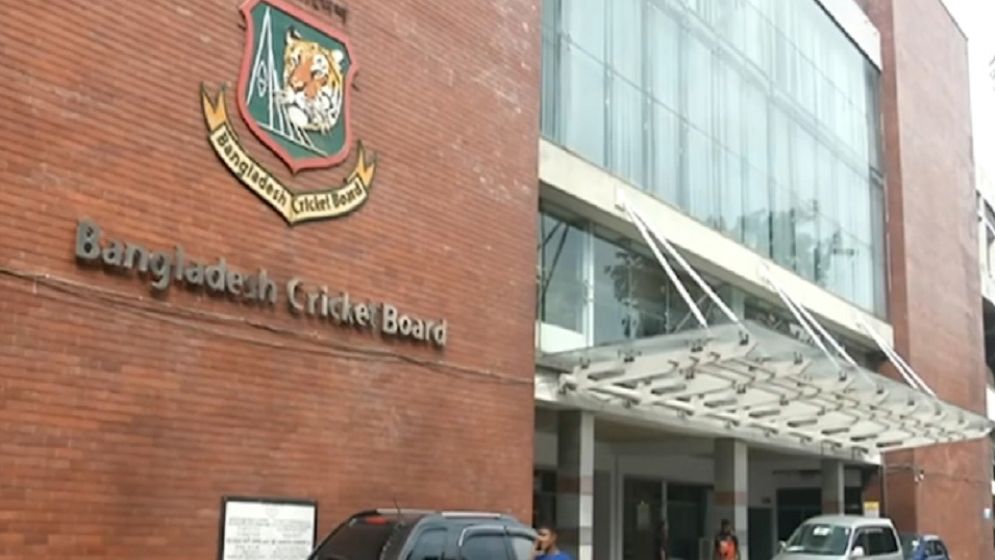 ৪৮ ঘণ্টার মধ্যে ভেঙে যেতে পারে বিসিবি