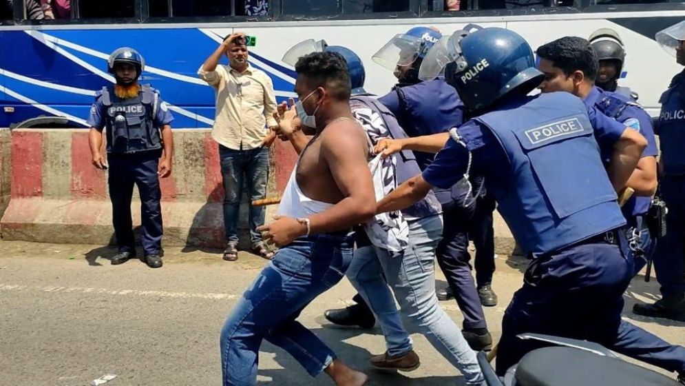 ঢাকা-চট্টগ্রাম মহাসড়ক অবরোধ শ্রমিকদের, ২০ কিলোমিটার যানজট