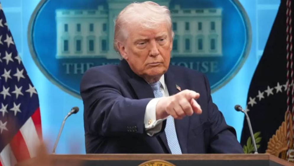 ট্রাম্পের হুমকির টাইমলাইন: ধাপে ধাপে বাড়ছে চাপ, বদলাচ্ছে ডেডলাইন