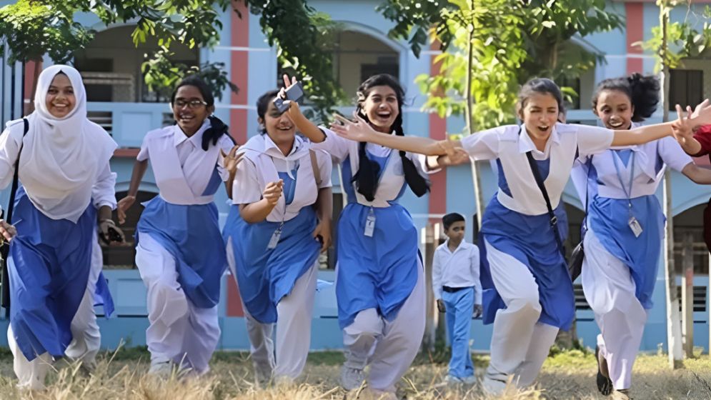 স্কুল-কলেজে কমছে ছুটি, আসছে ঘোষণা