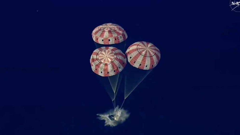 চন্দ্রাভিযান শেষে পৃথিবীতে ফিরলেন চার নভোচারী