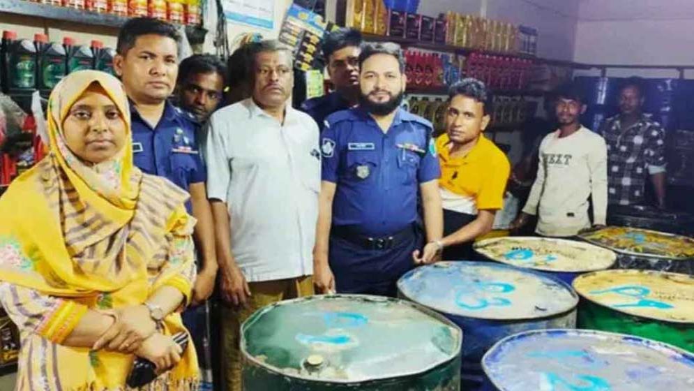 পেট্রোলে সিঁদুর মিশিয়ে নকল অকটেন তৈরি, ২ হাজার লিটার উদ্ধার