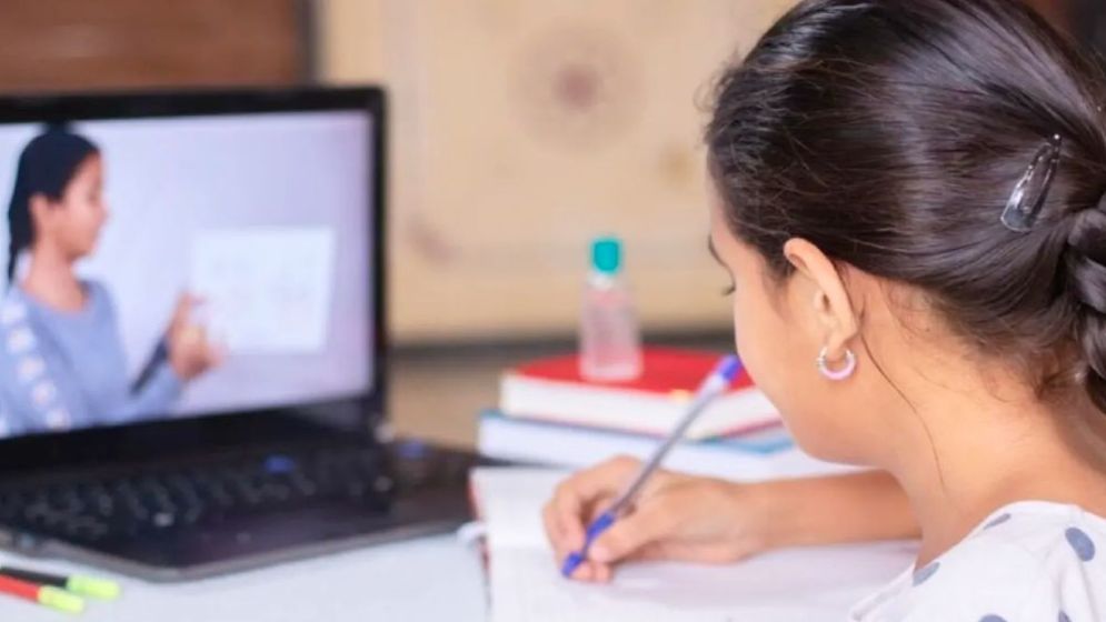 রাজধানীতে শুরু হলো পরীক্ষামূলক অনলাইন ক্লাস