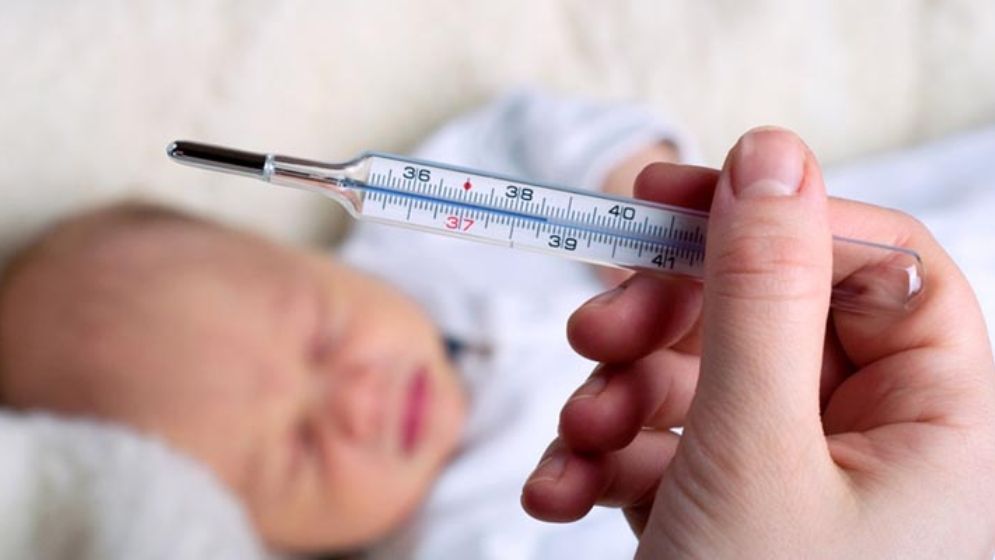 শিশুর হঠাৎ জ্বর হলে অভিভাবকদের জন্য জরুরি করণীয়
