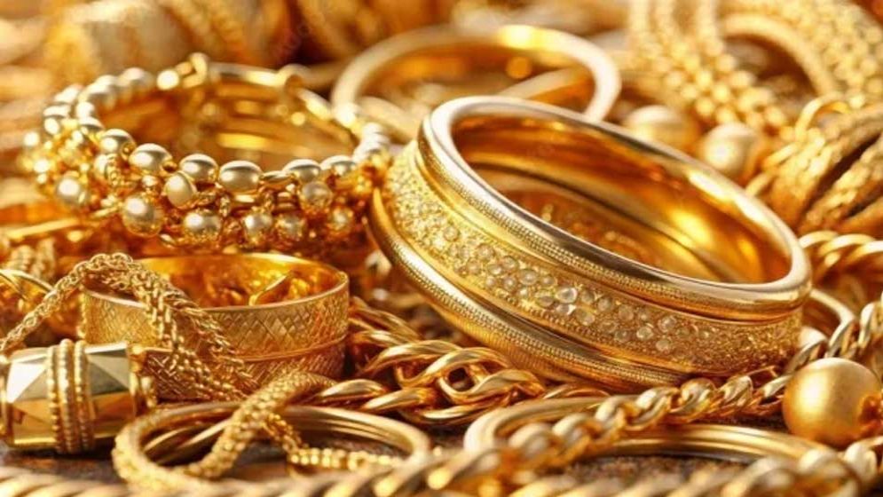 বিশ্ববাজারে কমে গেল সোনার দাম, দেশে ভরি কত?