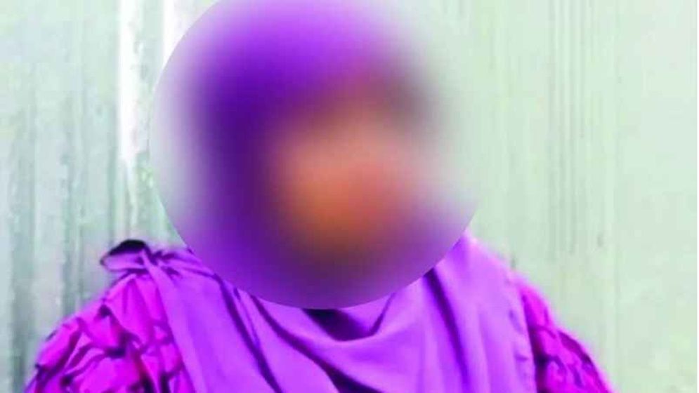 বিয়ের দাবিতে যুবকের বাড়িতে ৫ সন্তানের জননী চম্পা, অতঃপর...