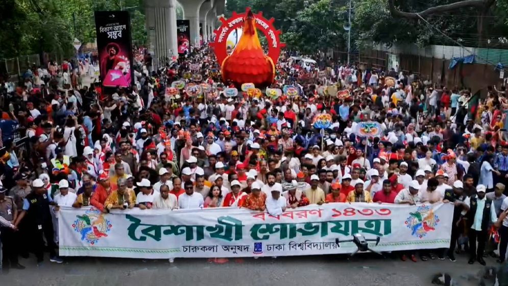 নববর্ষকে স্বাগত জানিয়ে ঢাবিতে ‘বৈশাখী শোভাযাত্রা’