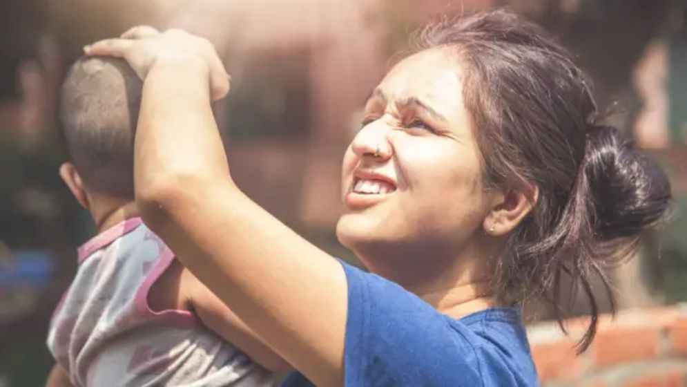 গরমে শিশুর সুস্থতায় অভিভাবকদের জরুরি করণীয়