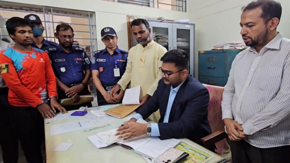 কলেজছাত্রীকে ঘুরতে যাওয়ার প্রস্তাব দিয়ে ১ বছরের জন্য জেলে যুবক