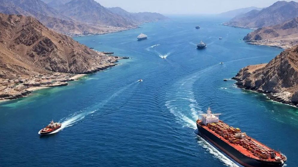 যে দুই শর্তে হরমুজ দিয়ে জাহাজ চলাচলের অনুমতি দিল ইরান