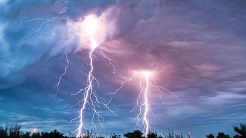 বজ্রপাতে প্রাণ গেল ১২ জনের