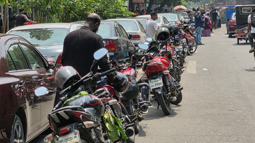 এক জেলায় আগের দামেই মিলছে জ্বালানি তেল