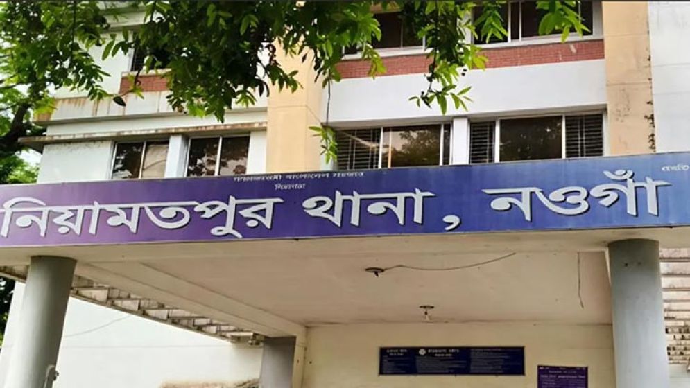 নওগাঁয় একই পরিবারের ৪ জনকে গলা কেটে হত্যা