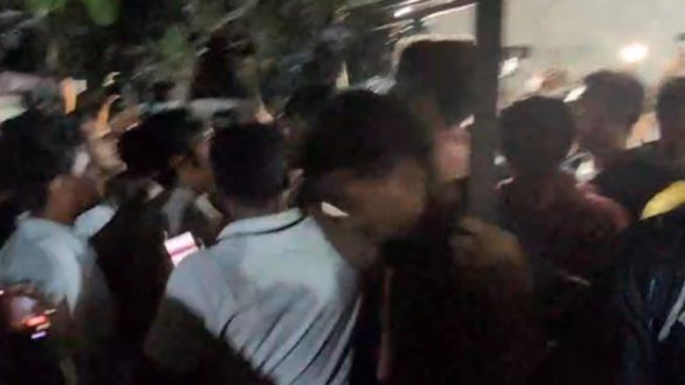 শাহবাগে ছাত্রদল-ছাত্রশিবির মুখোমুখি, থানায় মুসাদ্দিকের ওপর হামলা