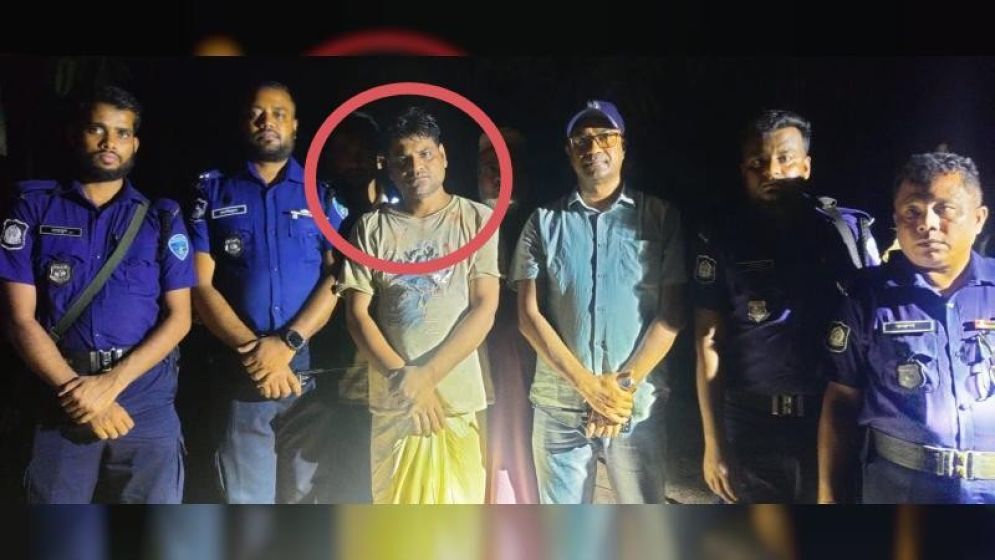 মুক্তিপণ দিয়ে ঘরে ফিরলেন রুস্তম, পুলিশ এল ‘উদ্ধারের’ ছবি তুলতে