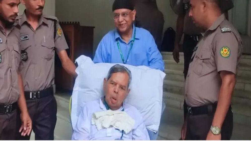 স্ত্রী দীপু মনিকে দেখতে ট্রাইব্যুনালে তৌফীক নওয়াজ