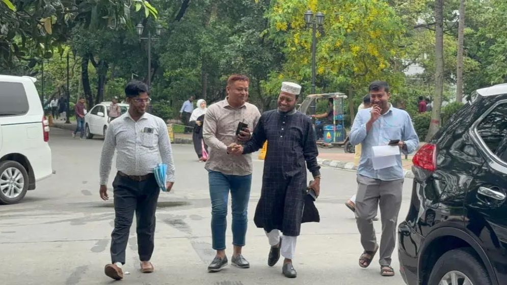 হাইকোর্টে এমপি আমির হামজা