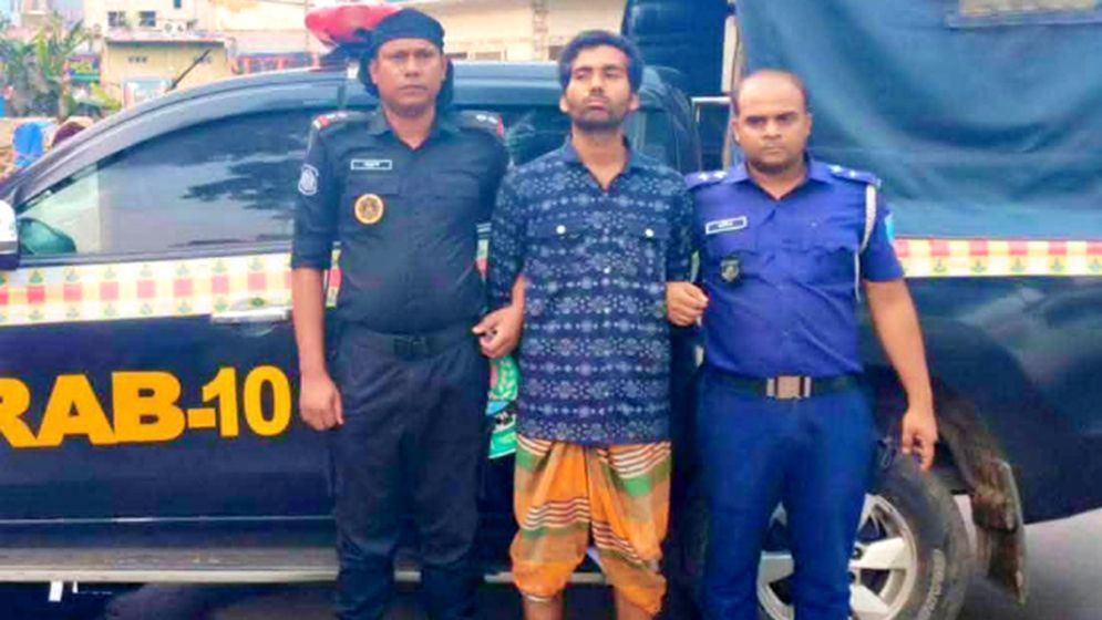 কোদাল দিয়ে কুপিয়েই দাদি-ফুফুসহ ৩ জনকে হত্যা করে আকাশ