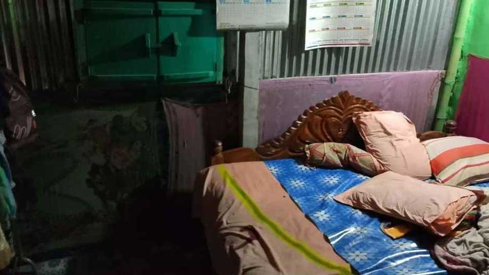 ফ্যামিলি কার্ড দেওয়ার নামে বাসায় ঢুকে ধর্ষণচেষ্টা, অতঃপর...