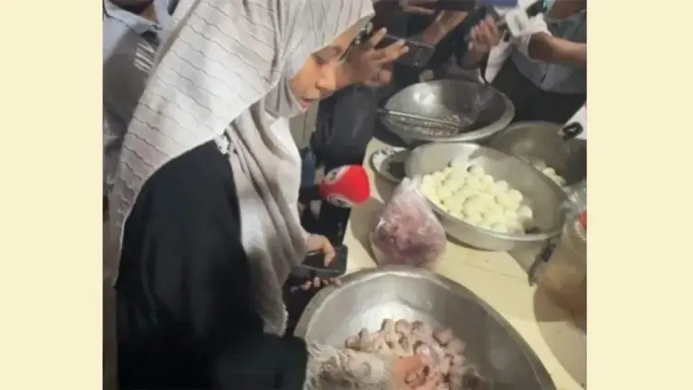 ডাকসু ভবনের ক্যাফেটেরিয়ায় পচা মাংস রান্নার অভিযোগ