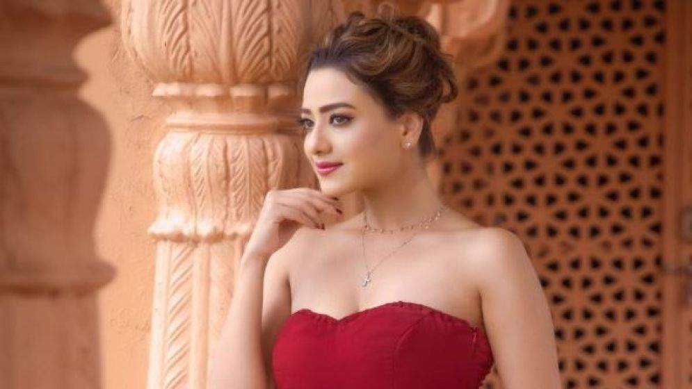 ‘মিটিংয়ে ডেকে পরিচালক আমাকে বিকিনি পরে দেখাতে বলেন’