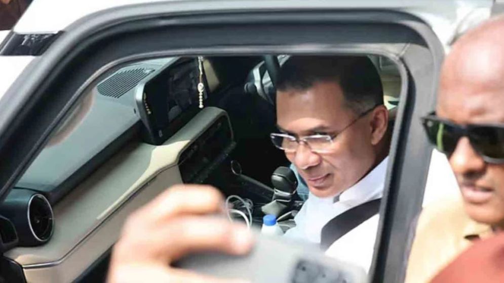 ভিভিআইপি প্রটোকল ভেঙে অ্যাম্বুলেন্সকে পথ করে দিলেন প্রধানমন্ত্রী