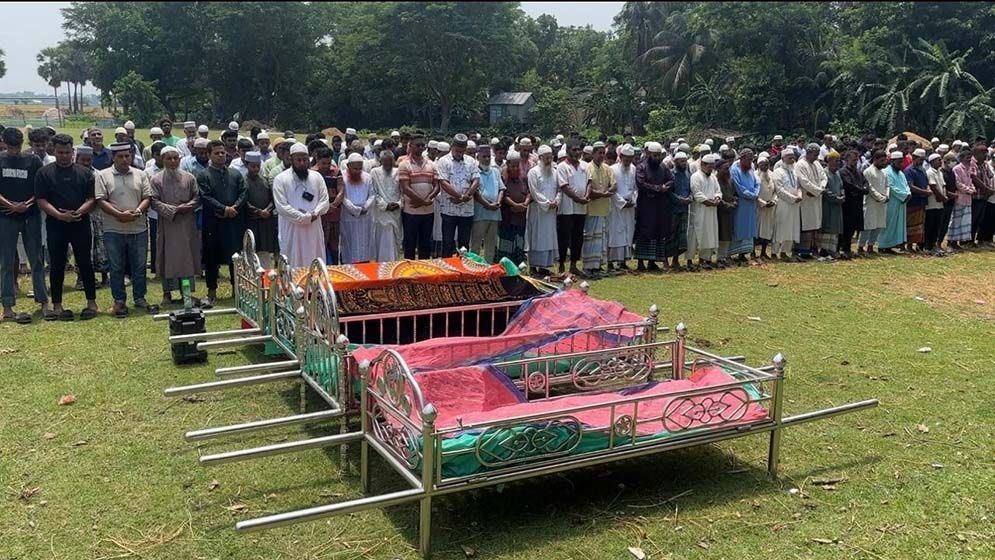 তিন মেয়ে ও ভাইয়ের সঙ্গে পাশাপাশি কবরে চিরনিদ্রায় শারমিন