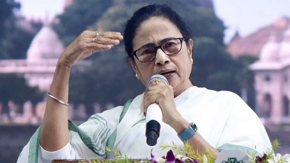 মমতা ব্যানার্জীর রাজনৈতিক ভবিষ্যৎ এখন কোন পথে?
