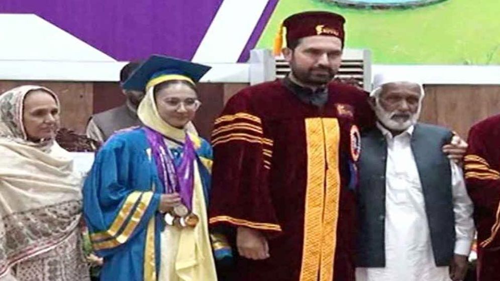 দর্জির মেয়ের ইতিহাস গড়া সাফল্য, এমবিবিএসে পেলেন ১৭ স্বর্ণপদক