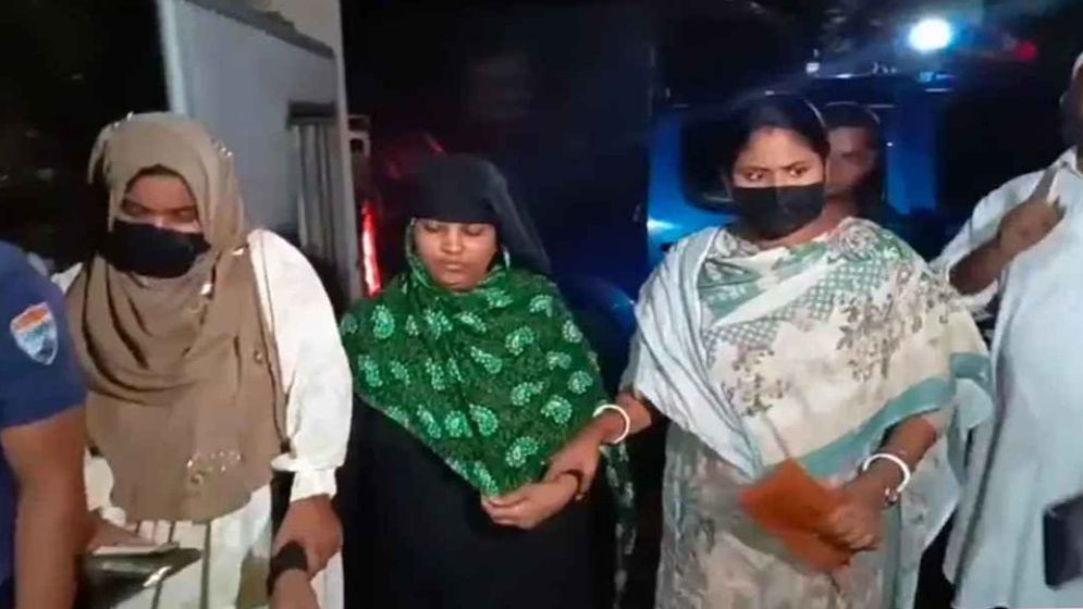 স্বামীকে হত্যার পর টুকরো করে কেটে ফ্রিজে রাখতে গিয়ে ধরা স্ত্রী