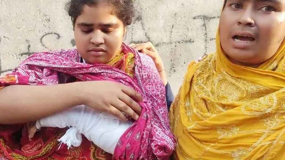 ভাত চেয়ে না পেয়ে ৫ জনকে কুপিয়ে জখম