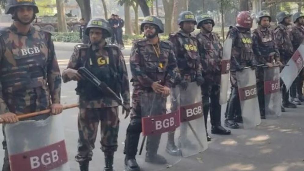 হঠাৎ ঢাকাসহ আশপাশের জেলায় বিজিবি মোতায়েন
