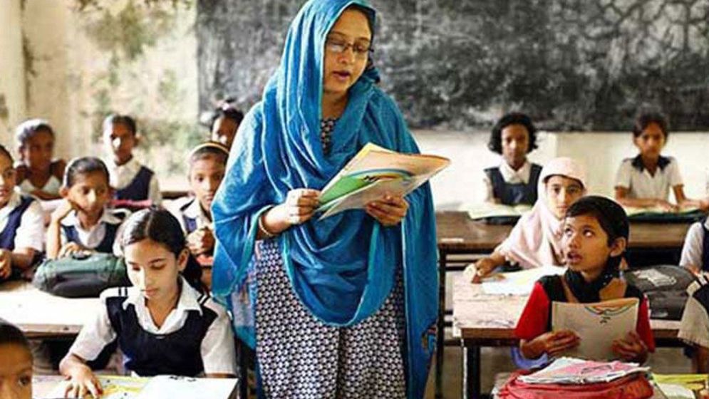 দীর্ঘদিনের প্রতীক্ষার পর শিক্ষকদের বেতনে বড় সুখবর