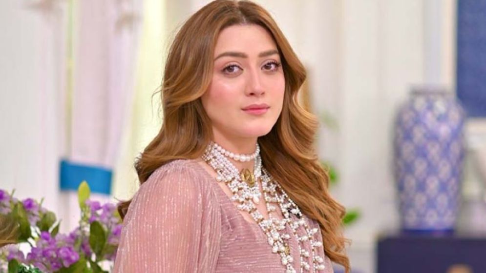 সাকিবের বিরুদ্ধে গুরুতর অভিযোগ মডেল-অভিনেত্রী মোমিনা ইকবালের