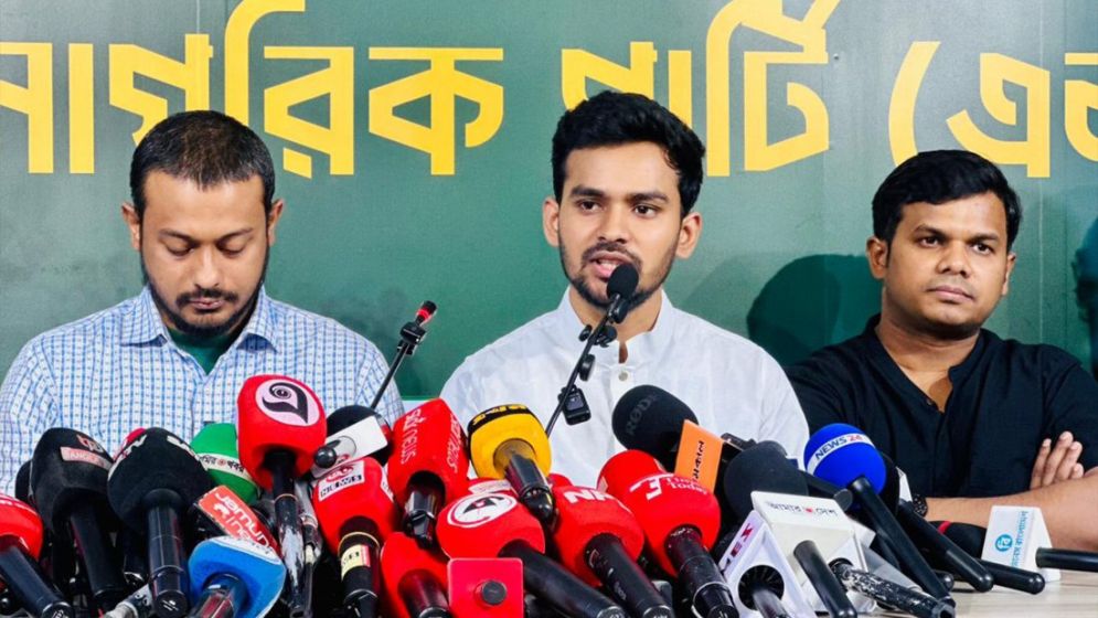 অন্তর্বর্তী সরকারের ‘কিচেন কেবিনেট’ নিয়ে যা বললেন আসিফ মাহমুদ