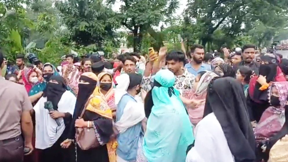ঢাকা-চট্টগ্রাম মহাসড়ক অবরোধ, যান চলাচল বন্ধ